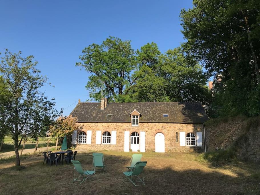 Cottage Du Chateau Erbrée エクステリア 写真